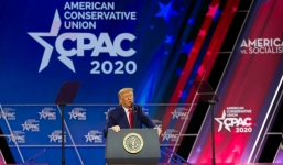 Ông Trump và phó tướng dự hội nghị có người nhiễm Covid-19