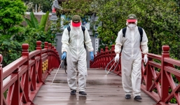 Phòng chống Covid-19: Hà Nội đóng cửa, phun khử trùng loạt di tích