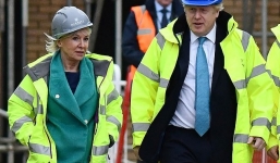 Thứ trưởng nhiễm Covid-19 của Anh đã dự tiệc cùng Thủ tướng