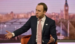 Bộ trưởng Anh thừa nhận không đủ máy thở cho cuộc chiến chống Covid-19