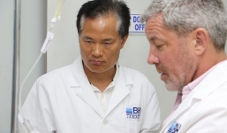 Bác sĩ Trung Quốc trị khỏi Covid-19 bằng liệu pháp mới