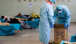 Bác sĩ Ý qua đời vì Covid-19 sau cuộc chiến không găng tay