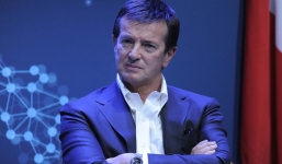 Thị trưởng Ý đón con từ Anh về tâm dịch Covid-19 để được an toàn