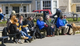 Thủ tướng Anh đe dọa những người 'dại dột' giữa đại dịch