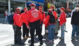 Giữa ồn ào Covid-19, Trump kêu gọi bảo vệ người Mỹ gốc Á