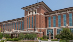 Một bệnh viện chứng kiến 13 ca tử vong vì Covid-19 trong 24 giờ