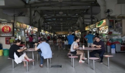 Dịch Covid-19: Không đứng cách nhau 1m bị phạt nặng, bỏ tù ở Singapore