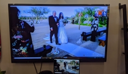 Bố mẹ dự lễ cưới con trai qua cầu truyền hình vì dịch Covid-19