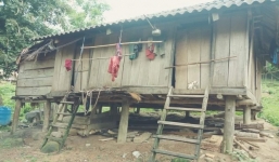 Sợ Covid-19, 20 người dân tộc ở Quảng Bình dắt nhau vào rừng trốn