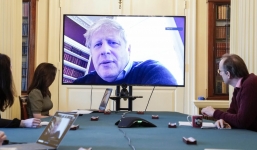 Thủ tướng Anh dùng 4 lít oxy khi nằm phòng chăm sóc tích cực