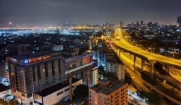 Bangkok cấm bán rượu 10 ngày để ngăn Covid-19