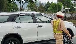 Chở khách trong mùa cách ly, tài xế bị phạt 6 triệu