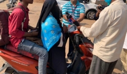 Mẹ vượt 1.400km bằng xe máy, giải cứu con mắc kẹt vì lệnh phong tỏa