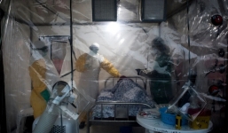 Trump dừng tài trợ WHO, người nghèo chịu thiệt nhiều nhất