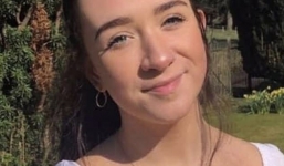 Nữ ca sĩ Anh tự tử vì áp lực phong tỏa, cảm thấy 3 tháng tựa 300 năm