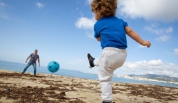 Gần 3 triệu ca Covid-19 toàn thế giới, vùng dịch châu Âu rục rịch mở cửa