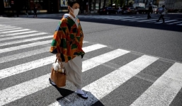 300.000 khẩu trang ngừa Covid-19 cho phụ nữ mang thai Nhật Bản bị lỗi