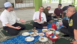 Thứ trưởng Y tế Malaysia bị phạt vì tụ tập đông người