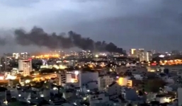 Cháy lớn ở khu chế xuất Tân Thuận, lửa bốc cao hàng chục mét