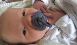 Ngôi làng đón bé trai đầu tiên sau 10 năm sinh toàn con gái