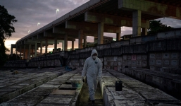 Số ca Covid-19 thế giới vượt 4 triệu, virus tấn công Nhà Trắng