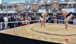 Đô vật sumo đầu tiên tử vong vì Covid-19