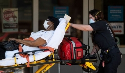 Trump nói 1,5 triệu ca Covid-19 là 'huy hiệu danh dự' cho chính quyền