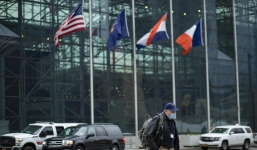 Mỹ treo cờ rủ 3 ngày tưởng nhớ nạn nhân Covid-19