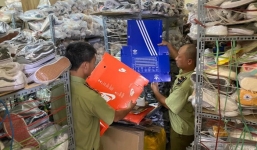 Bắt hơn 5.000 đôi giày Nike, Adidas rởm... giá 150.000 đồng tại Hà Nội