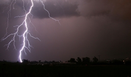 Chuyện lạ lùng về người đàn ông mù tỉnh lại sau khi bị sét đánh