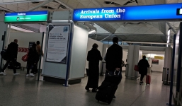 Hơn 1.300 du khách mang Covid-19 đến Anh, Trung Quốc không phải tâm điểm