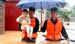 Trung Quốc: 1.300 ngôi nhà bị phá hủy, 228.000 người chạy lũ khẩn