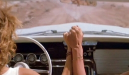 Tù nhân si tình đi cướp trực thăng để giúp bạn gái vượt ngục