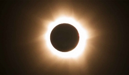 Đang đánh nhau, thấy nhật thực bèn buông vũ khí ký hiệp ước hòa bình