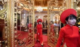 Bên trong khách sạn dát vàng đầu tiên trên thế giới tại Hà Nội