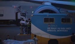 Cận cảnh phi công Anh lên siêu máy bay rời Việt Nam về nước