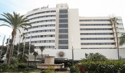 Ngã từ tầng 7 khách sạn 5 sao rơi trúng người khác, cả hai đều thiệt mạng