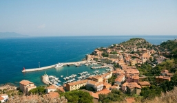 Hòn đảo nằm giữa tâm dịch châu Âu nhưng lại 'miễn nhiễm' Covid-19