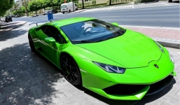 Dùng tiền hỗ trợ dịch Covid-19 để mua xe Lamborghini, nghỉ dưỡng hạng sang