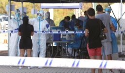 WHO: Không thể cấm đi lại mãi, các nước phải chiến đấu với Covid-19