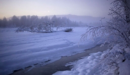 Cận cảnh ngôi làng máy bay không thể hạ cánh, xe phải nổ máy cả ngày