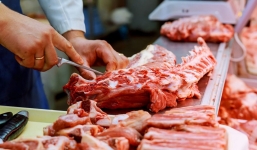 Covid-19 được tìm thấy trên thịt, hải sản đông lạnh sau nhiều tuần