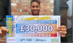 Người đàn ông nhảy cẫng sung sướng vì trúng số sau khi phẫu thuật tim