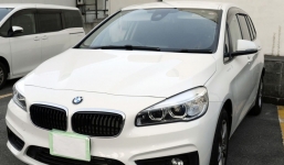 Mẹ đi bar với bạn trai thâu đêm suốt sáng, nhốt 2 con trong ô tô dẫn đến thảm kịch