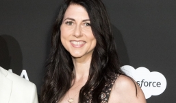 Vợ cũ của 'vua công nghệ' thành người phụ nữ giàu nhất thế giới