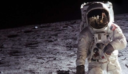 Mặt trăng đang bị rỉ sét, Trái đất được cho là 'thủ phạm'