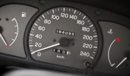 Cách kiểm tra công tơ mét bị tua lùi khi mua xe ô tô cũ