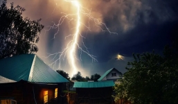 Giải mã tia chớp lúc nào cũng đi ngoằn nghoèo, không bao giờ là một đường thẳng