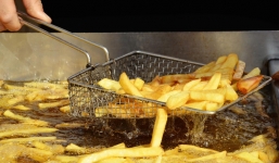 Cách tái sử dụng dầu ăn an toàn, tiết kiệm bà nội trợ không thể bỏ lỡ