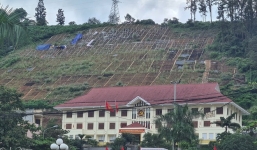 Vụ khẩu hiệu 11 chữ hơn 10 tỷ đồng tại Hòa Bình: Tháo dỡ chữ, tạm dừng thi công